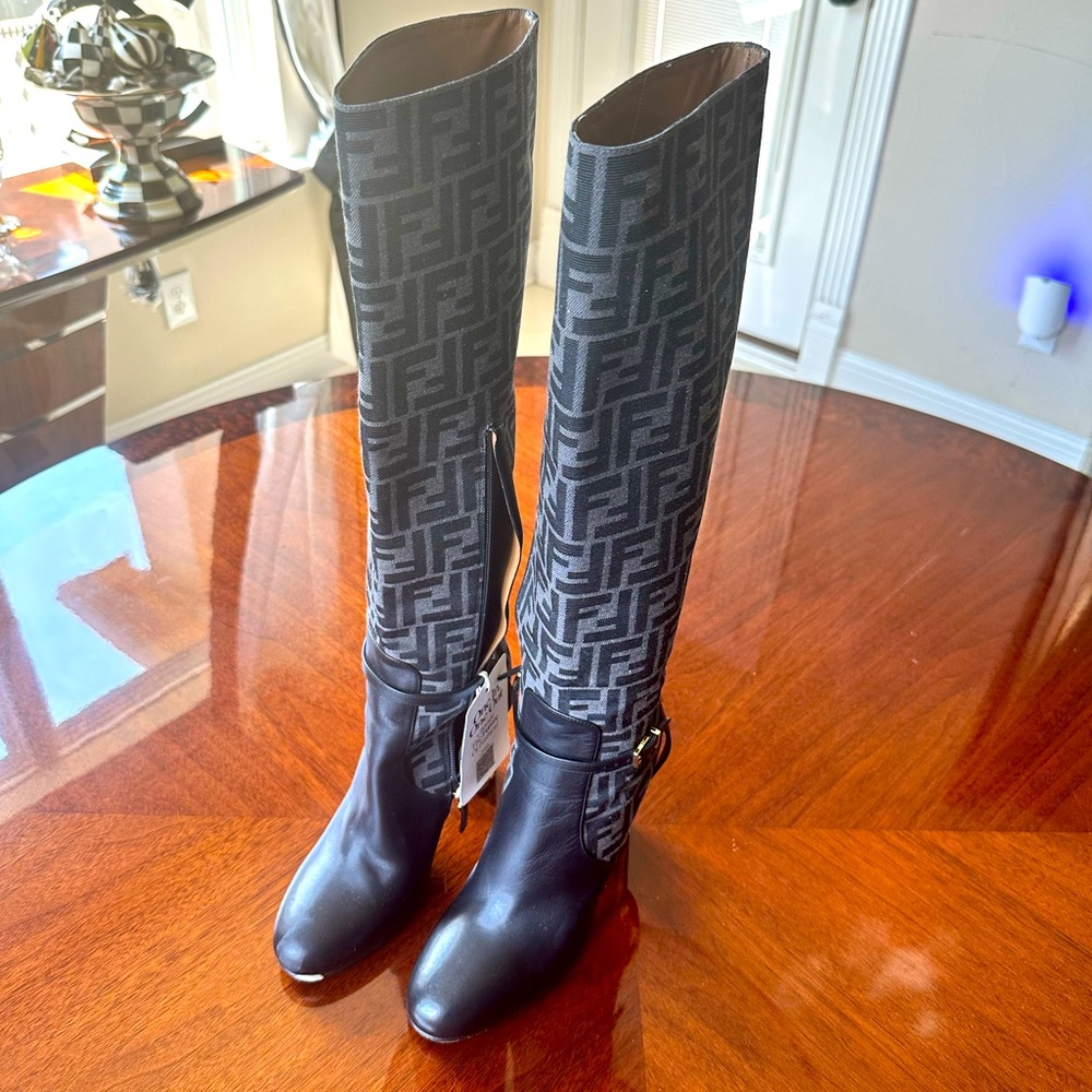 Brand New Fendi Delfina Gold Heeled Leather Boots EU size 40